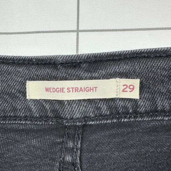 Levi's Jeans Womens 29 Washed Black Wedgie Straight Leg Button Fly Ripped Knee - Picture 3 of 14